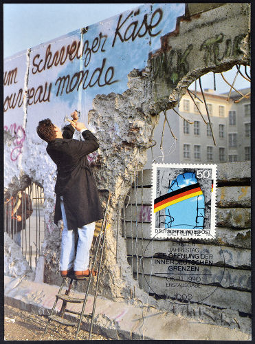 Queda do Muro de Berlim Cartão-postal alemão mostrando a derrubada do Muro de Berlim que aconteceu entre 1989 e 1990.*