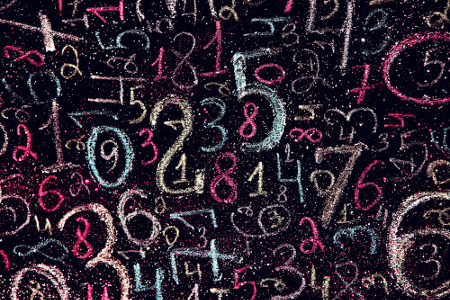 Decomposição em fatores primos: escrever números compostos como multiplicação de números primos