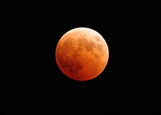 Imagem projetada de um eclipse lunar