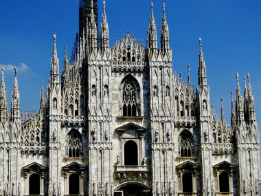 Acima, Catedral de Milão, em estilo gótico