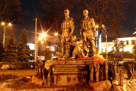 Memorial construído em Kiev (Ucrânia) em homenagem aos soldados que lutaram na Guerra do Afeganistão*