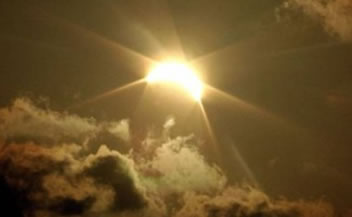 Momento em que desenvolve um eclipse solar.