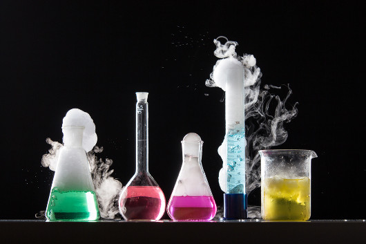 Observação de efervescência em reação química