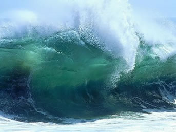 Oceanos e mares formam ondas propícias para a prática de esportes.