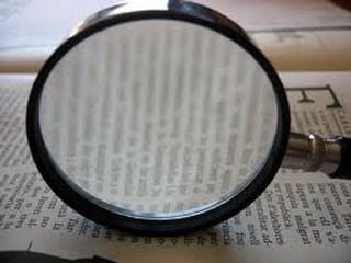 Dependendo do sentido que revela, a regência do verbo implicar é demarcada de forma distinta
