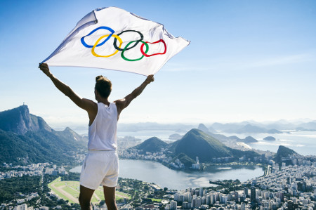 As Olimpíadas são realizadas de quatro em quatro anos, sempre em um país diferente*