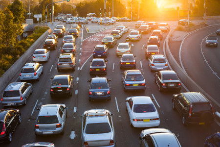 O movimento diário de ida e volta para o trabalho ou estudo em outra cidade caracteriza o movimento pendular