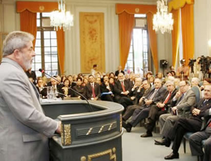O presidente Lula em discurso na ABL: situação bem diferente dos tempos primordiais da instituição.
