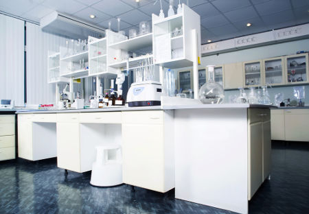 Métodos de separação de misturas são muito empregados em laboratórios de Química