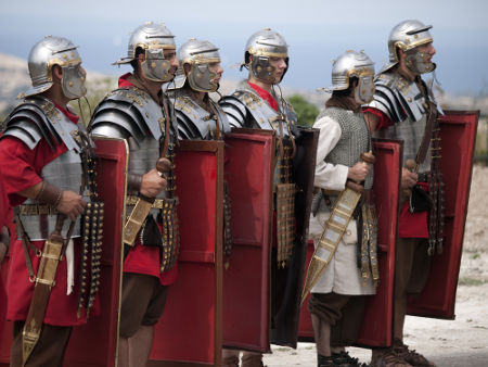 Representação moderna da legião romana, composta por soldados que foram usados para implantar a Pax Romana *