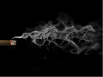 A fumaça de cigarro parece desaparecer em virtude da difusão dos gases