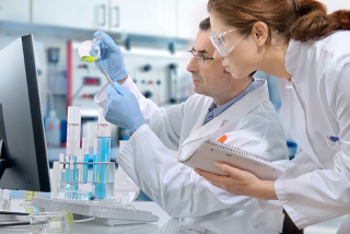 O cálculo do rendimento de reações feito em laboratório é muito importante para ver se é viável implantar determinados processos nas indústrias