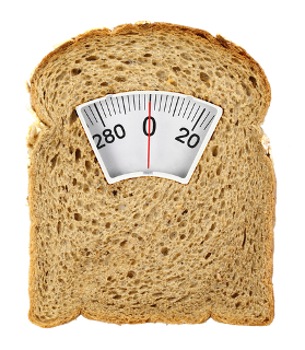Uma dieta sem glúten, em que há a retirada de alimentos como o pão de farinha de trigo, pode auxiliar no emagrecimento