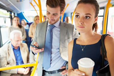 Ao andar de ônibus, somos submetidos à Lei da Inércia