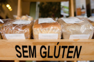 Aviso informando que alimento não contém glúten