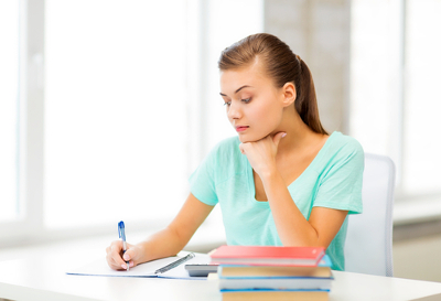 Para escrever bem é preciso ler bastante. Existem algumas técnicas que podem facilitar a produção dos textos escritos