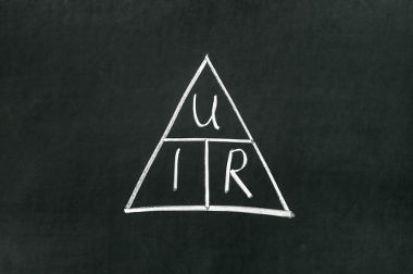 As leis de Ohm determinam a resistência dos materiais e relacionam corrente elétrica (i) e diferença de potencial (U)