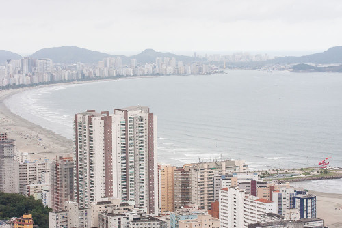 A cidade de São Vicente foi fundada em 1532 durante a implantação das capitanias hereditárias no Brasil *