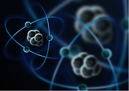 Os nêutrons ficam no núcleo do átomo impedindo que a repulsão entre as cargas elétricas dos prótons leve a sua fragmentação