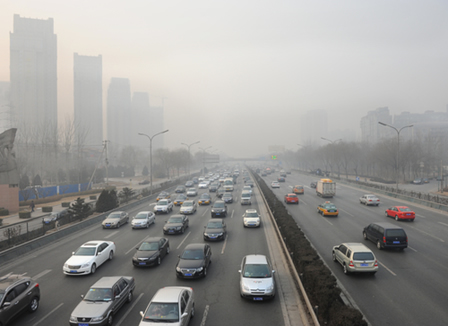 Poluição em 09 de maio de 2012 em Pequim, China. Essa cidade possui cerca de seis milhões de veículos, um dos maiores causadores do smog fotoquímico1