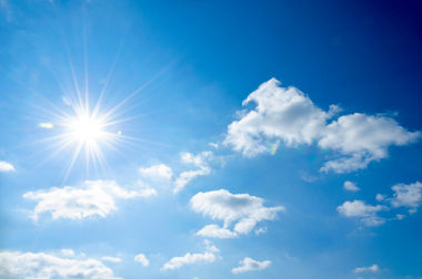 O céu é azul em virtude de um fenômeno físico chamado espalhamento