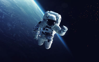 O movimento de queda infinita confere aos astronautas a sensação de falta de peso