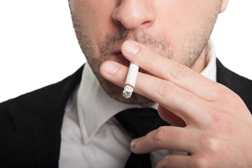 O uso de cigarro está relacionado com a ocorrência de câncer de boca
