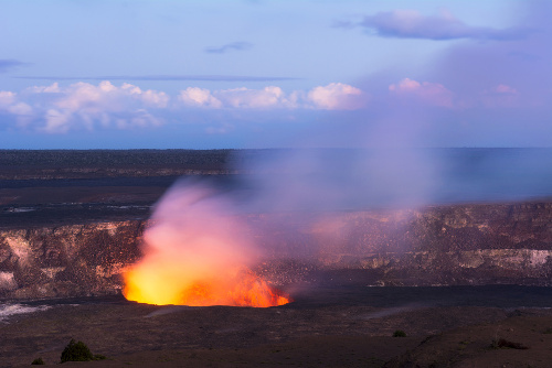 Localizado na grande ilha do Havaí, o Kilauea está em atividade há várias décadas