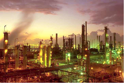 Torres de destilação fracionada em refinarias de petróleo