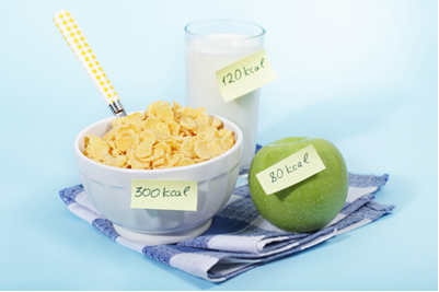 Uma dieta equilibrada leva em conta não só as calorias dos alimentos, mas também os nutrientes que precisam ser fornecidos ao organismo