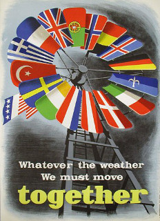 Cartaz de propaganda do Plano Marshall com as bandeiras dos países europeus ocidentais beneficiados