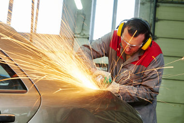 As fagulhas geradas pelo atrito não têm capacidade de gerar queimaduras em virtude da pequena capacidade térmica que possuem